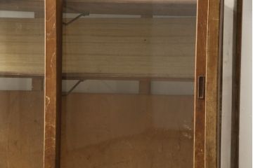 和製アンティーク　ナラ(楢)材製　素朴な風合いが趣溢れるガラスケース(ショーケース、飾り棚)(R-059338)