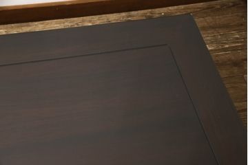 中古　美品　大阪唐木指物　翠峰六作　漆塗り　紫檀(シタン)材　ガラス天板付き　細やかな牡丹の彫りこみが魅力的な座卓(定価約140万円)(ローテーブル)(R-059339)