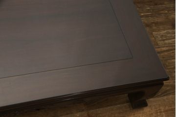 中古　美品　大阪唐木指物　翠峰六作　漆塗り　紫檀(シタン)材　ガラス天板付き　細やかな牡丹の彫りこみが魅力的な座卓(定価約140万円)(ローテーブル)(R-059339)