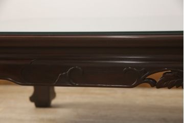 中古　美品　大阪唐木指物　翠峰六作　漆塗り　紫檀(シタン)材　ガラス天板付き　細やかな牡丹の彫りこみが魅力的な座卓(定価約140万円)(ローテーブル)(R-059339)