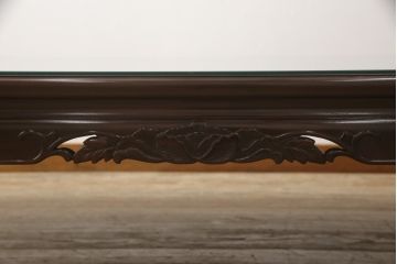 中古　美品　大阪唐木指物　翠峰六作　漆塗り　紫檀(シタン)材　ガラス天板付き　細やかな牡丹の彫りこみが魅力的な座卓(定価約140万円)(ローテーブル)(R-059339)