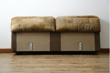 中古　イタリア家具　総本革(ボルボネーゼ)　rossi di albizzate(ロッシディアルビザーテ)　高級感と洗練されたデザインが魅力のベッドフレーム(クイーンサイズ)　定価約152万円相当　(R-059350)