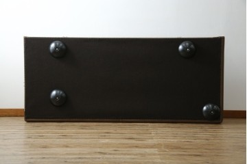 中古　イタリア家具　総本革(ボルボネーゼ)　rossi di albizzate(ロッシディアルビザーテ)　高級感と洗練されたデザインが魅力のベッドフレーム(クイーンサイズ)　定価約152万円相当　(R-059350)