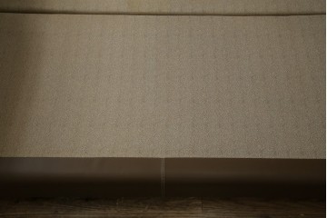 中古　イタリア家具　総本革(ボルボネーゼ)　rossi di albizzate(ロッシディアルビザーテ)　高級感と洗練されたデザインが魅力のベッドフレーム(クイーンサイズ)　定価約152万円相当　(R-059350)