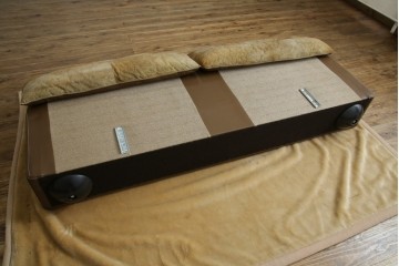 中古　イタリア家具　総本革(ボルボネーゼ)　rossi di albizzate(ロッシディアルビザーテ)　高級感と洗練されたデザインが魅力のベッドフレーム(クイーンサイズ)　定価約152万円相当　(R-059350)