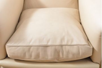 希少!!　中古　Poltrona Frau(ポルトローナフラウ)　EDOARDO(エドアル)　優雅なひと時を過ごせる総本革1人掛けソファ(レザーソファ、1P、一人掛け)(定価約88万円)(R-059358)