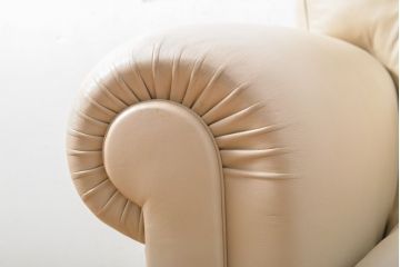 希少!!　中古　Poltrona Frau(ポルトローナフラウ)　EDOARDO(エドアル)　優雅なひと時を過ごせる総本革1人掛けソファ(レザーソファ、1P、一人掛け)(定価約88万円)(R-059358)