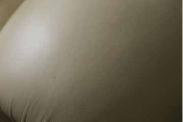 希少!!　中古　Poltrona Frau(ポルトローナ・フラウ)　EDOARDO(エドアル)　優雅なひと時を過ごせる総本革1人掛けソファ　定価約88万円　(R-059358)