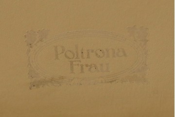 希少!!　中古　Poltrona Frau(ポルトローナ・フラウ)　EDOARDO(エドアル)　優雅なひと時を過ごせる総本革1人掛けソファ　定価約88万円　(R-059358)