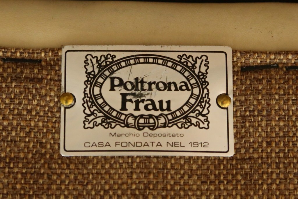 希少!!　中古　Poltrona Frau(ポルトローナ・フラウ)　EDOARDO(エドアル)　優雅なひと時を過ごせる総本革1人掛けソファ　定価約88万円　(R-059358)