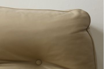 希少!!　中古　Poltrona Frau(ポルトローナフラウ)　EDOARDO(エドアル)　優雅なひと時を過ごせる総本革1人掛けソファ(レザーソファ、1P、一人掛け)(定価約88万円)(R-059359)