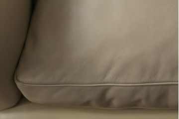 希少!!　中古　Poltrona Frau(ポルトローナフラウ)　EDOARDO(エドアル)　優雅なひと時を過ごせる総本革1人掛けソファ(レザーソファ、1P、一人掛け)(定価約88万円)(R-059359)
