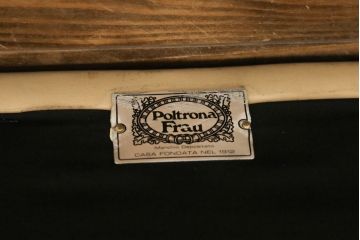 希少!!　中古　Poltrona Frau(ポルトローナフラウ)　EDOARDO(エドアル)　優雅なひと時を過ごせる総本革1人掛けソファ(レザーソファ、1P、一人掛け)(定価約88万円)(R-059359)