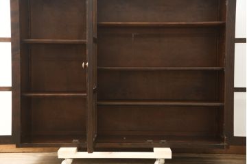 中古　北海道民芸家具　脚または台輪付きリメイク!　シックな大人空間を演出してくれるキャビネット(食器棚、カップボード、収納棚、戸棚、飾り棚、本箱、ブックケース、サイドボード、サイドキャビネット、店舗什器)(R-059374)