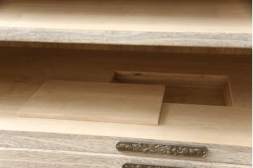 中古　美品　高級品　栃木県伝統工芸品　衣装盆・かくし付き　白い木肌と飾り金具が品の良さを高める大塚の総桐箪笥(桐箪笥、和タンス、衣装箪笥、着物箪笥、桐たんす)(R-059376)