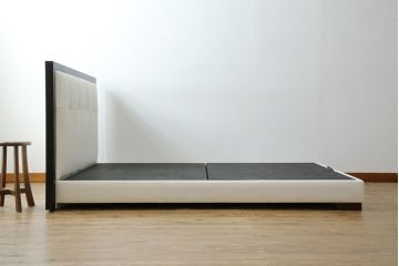 中古　美品　IDC大塚家具オリジナル　「ジオR」　合皮　モダンでシャープなデザインが格好良いセミダブルベッドフレーム(定価約15万円)(ベッド)(R-059378)