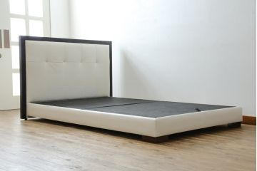 中古　美品　IDC大塚家具オリジナル　「ジオR」　合皮　モダンでシャープなデザインが格好良いセミダブルベッドフレーム(定価約15万円)(ベッド)(R-059378)