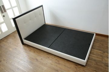 中古　美品　IDC大塚家具オリジナル　「ジオR」　合皮　モダンでシャープなデザインが格好良いセミダブルベッドフレーム(定価約15万円)(ベッド)(R-059378)
