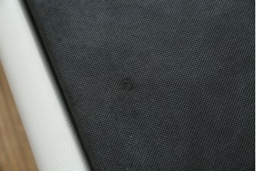 中古　美品　IDC大塚家具オリジナル　「ジオR」　合皮　モダンでシャープなデザインが格好良いセミダブルベッドフレーム(定価約15万円)(ベッド)(R-059378)