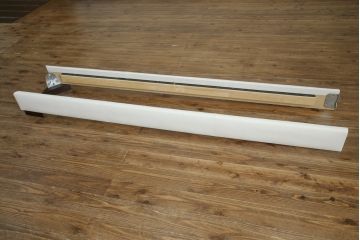 中古　美品　IDC大塚家具オリジナル　「ジオR」　合皮　モダンでシャープなデザインが格好良いセミダブルベッドフレーム(定価約15万円)(ベッド)(R-059378)