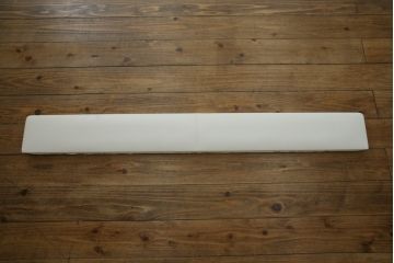 中古　美品　IDC大塚家具オリジナル　「ジオR」　合皮　モダンでシャープなデザインが格好良いセミダブルベッドフレーム(定価約15万円)(ベッド)(R-059378)