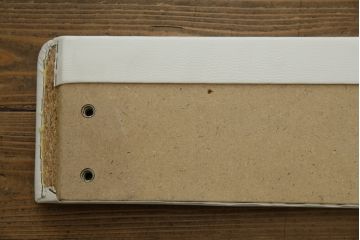 中古　美品　IDC大塚家具オリジナル　「ジオR」　合皮　モダンでシャープなデザインが格好良いセミダブルベッドフレーム(定価約15万円)(ベッド)(R-059378)