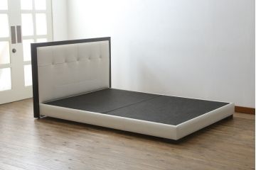 中古　美品　IDC大塚家具オリジナル　「ジオR」　合皮　モダンでシャープなデザインが格好良いダブルベッドフレーム(定価約167000円)(ベッド)(R-059379)