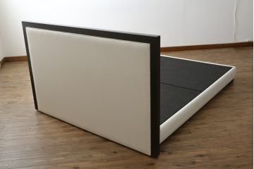 中古　美品　IDC大塚家具オリジナル　「ジオR」　合皮　モダンでシャープなデザインが格好良いダブルベッドフレーム(定価約167000円)(ベッド)(R-059379)