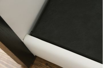 中古　美品　IDC大塚家具オリジナル　「ジオR」　合皮　モダンでシャープなデザインが格好良いダブルベッドフレーム(定価約167000円)(ベッド)(R-059379)