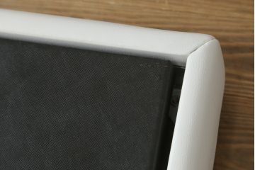 中古　美品　IDC大塚家具オリジナル　「ジオR」　合皮　モダンでシャープなデザインが格好良いダブルベッドフレーム(定価約167000円)(ベッド)(R-059379)