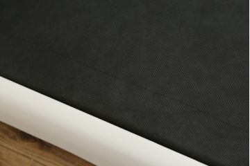 中古　美品　IDC大塚家具オリジナル　「ジオR」　合皮　モダンでシャープなデザインが格好良いダブルベッドフレーム(定価約167000円)(ベッド)(R-059379)