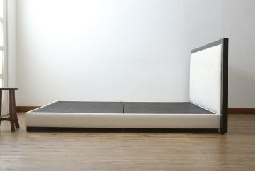 中古　美品　IDC大塚家具オリジナル　「ジオR」　合皮　モダンでシャープなデザインが格好良いダブルベッドフレーム(定価約167000円)(ベッド)(R-059379)