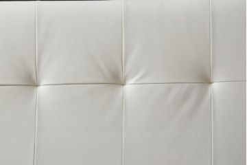 中古　美品　IDC大塚家具オリジナル　「ジオR」　合皮　モダンでシャープなデザインが格好良いダブルベッドフレーム(定価約167000円)(ベッド)(R-059379)