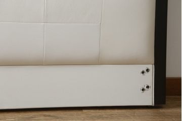 中古　美品　IDC大塚家具オリジナル　「ジオR」　合皮　モダンでシャープなデザインが格好良いダブルベッドフレーム(定価約167000円)(ベッド)(R-059379)