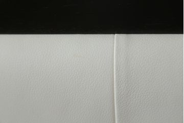 中古　美品　IDC大塚家具オリジナル　「ジオR」　合皮　モダンでシャープなデザインが格好良いダブルベッドフレーム(定価約167000円)(ベッド)(R-059379)