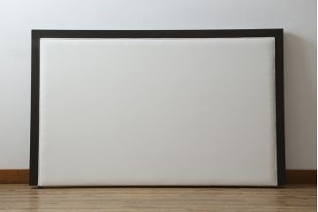 中古　美品　IDC大塚家具オリジナル　「ジオR」　合皮　モダンでシャープなデザインが格好良いダブルベッドフレーム(定価約167000円)(ベッド)(R-059379)