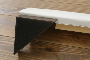 中古　美品　IDC大塚家具オリジナル　「ジオR」　合皮　モダンでシャープなデザインが格好良いダブルベッドフレーム(定価約167000円)(ベッド)(R-059379)