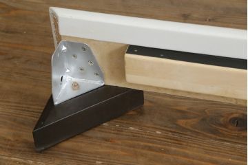 中古　美品　IDC大塚家具オリジナル　「ジオR」　合皮　モダンでシャープなデザインが格好良いダブルベッドフレーム(定価約167000円)(ベッド)(R-059379)