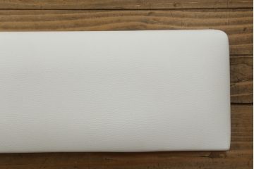 中古　美品　IDC大塚家具オリジナル　「ジオR」　合皮　モダンでシャープなデザインが格好良いダブルベッドフレーム(定価約167000円)(ベッド)(R-059379)