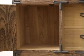 中古　美品　国産職人手造り　個性的な見た目と上質なつくりが魅力的な総桐箪笥(定価約100万円)(和箪笥、桐たんす、収納箪笥、整理箪笥)(R-059380)