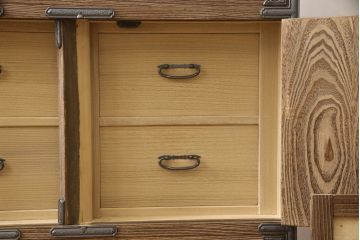 中古　美品　国産職人手造り　個性的な見た目と上質なつくりが魅力的な総桐箪笥(定価約100万円)(和箪笥、桐たんす、収納箪笥、整理箪笥)(R-059380)