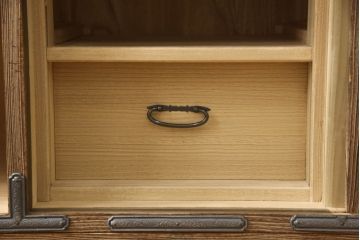 中古　美品　国産職人手造り　個性的な見た目と上質なつくりが魅力的な総桐箪笥(定価約100万円)(和箪笥、桐たんす、収納箪笥、整理箪笥)(R-059380)