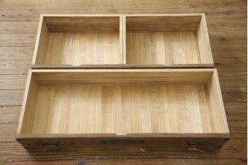 中古　美品　国産職人手造り　個性的な見た目と上質なつくりが魅力的な総桐箪笥(定価約100万円)(和箪笥、桐たんす、収納箪笥、整理箪笥)(R-059380)