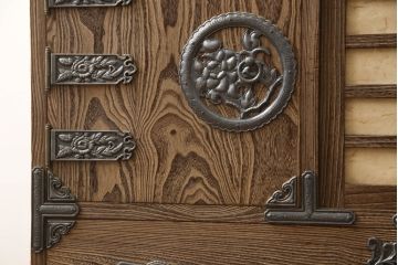 中古　美品　国産職人手造り　個性的な見た目と上質なつくりが魅力的な総桐箪笥(定価約100万円)(和箪笥、桐たんす、収納箪笥、整理箪笥)(R-059380)