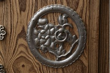 中古　美品　国産職人手造り　個性的な見た目と上質なつくりが魅力的な総桐箪笥(定価約100万円)(和箪笥、桐たんす、収納箪笥、整理箪笥)(R-059380)