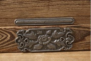 中古　美品　国産職人手造り　個性的な見た目と上質なつくりが魅力的な総桐箪笥(定価約100万円)(和箪笥、桐たんす、収納箪笥、整理箪笥)(R-059380)