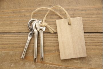 中古　美品　国産職人手造り　個性的な見た目と上質なつくりが魅力的な総桐箪笥(定価約100万円)(和箪笥、桐たんす、収納箪笥、整理箪笥)(R-059380)