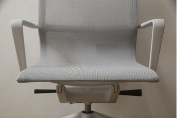 中古　美品　スイス　Vitra(ヴィトラ)　Physix(フィジックス)　Alberto Meda(アルベルト・メダ)デザイン　デスクワークを快適に過ごせるデスクチェア(オフィスチェア、アームチェア、回転チェア、椅子、イス)(定価約12万円)(R-059397)