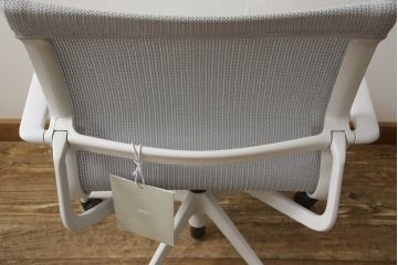 中古　美品　スイス　Vitra(ヴィトラ)　Physix(フィジックス)　Alberto Meda(アルベルト・メダ)デザイン　デスクワークを快適に過ごせるデスクチェア(オフィスチェア、アームチェア、回転チェア、椅子、イス)(定価約12万円)(R-059397)