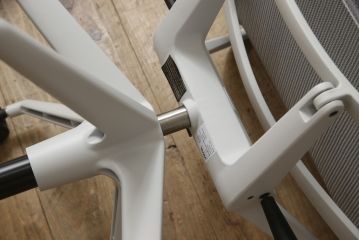 中古　美品　スイス　Vitra(ヴィトラ)　Physix(フィジックス)　Alberto Meda(アルベルト・メダ)デザイン　デスクワークを快適に過ごせるデスクチェア(オフィスチェア、アームチェア、回転チェア、椅子、イス)(定価約12万円)(R-059397)